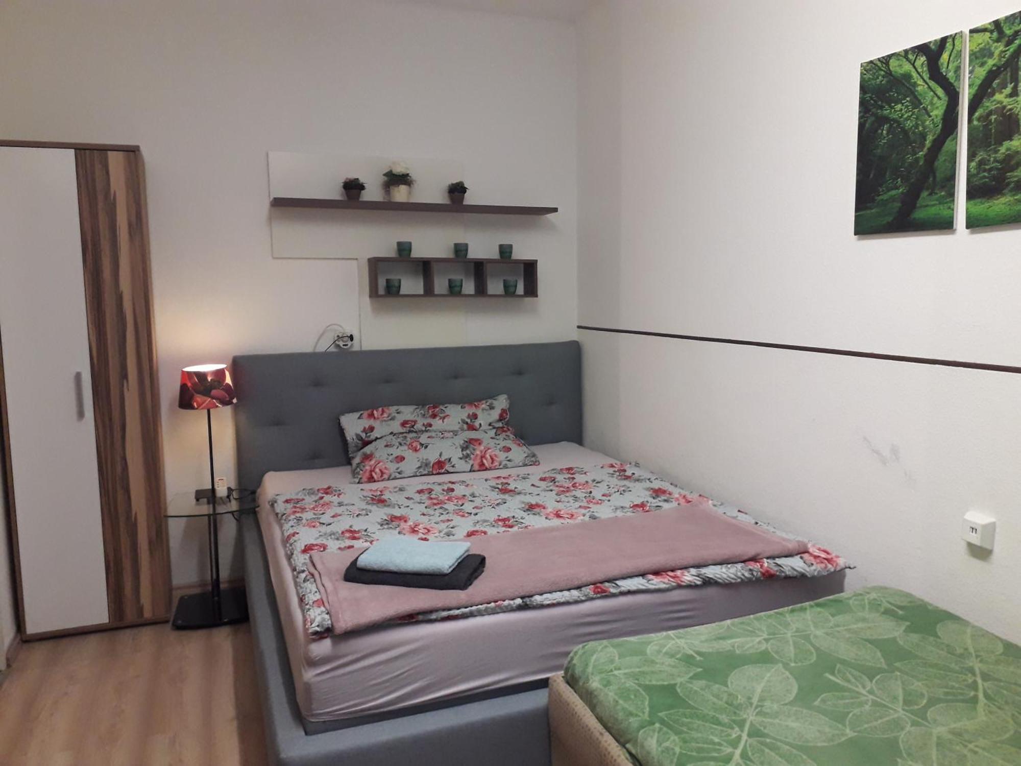 Apartment Ap 1 Im Zentrum Steyr, Bestrooms Eu Esterno foto